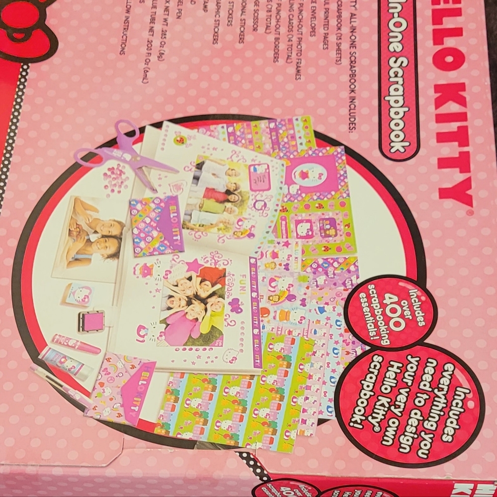 Hello Kitty All-In-One Scrapbook - Picture 7 of 8